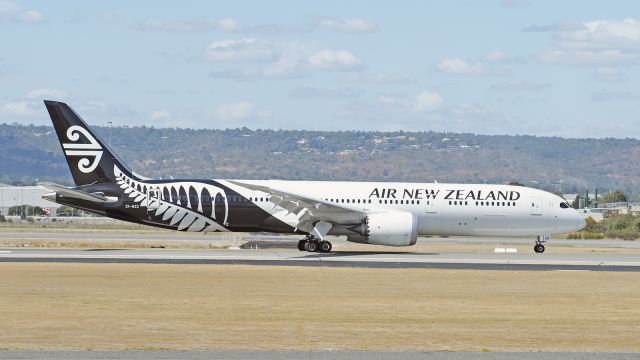 Boeing 787-9 Dreamliner (ZK-NZQ) - Boeing 787-9. AIR NEW ZEALAND  ZK-NZQ runway 21 YPPH 02/04/19