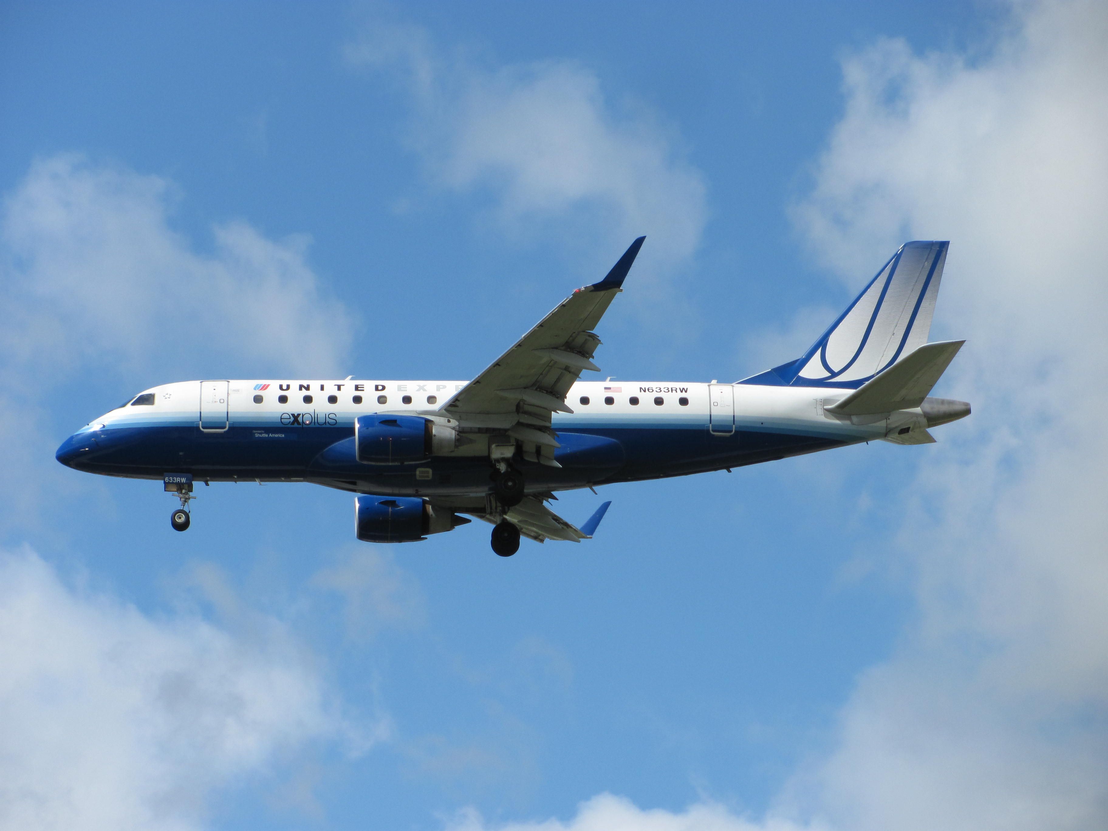 Embraer 170/175 (N633RW)