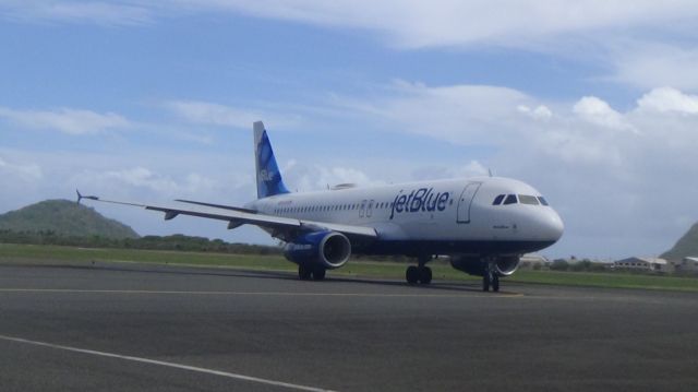 Airbus A320 (N659JB)