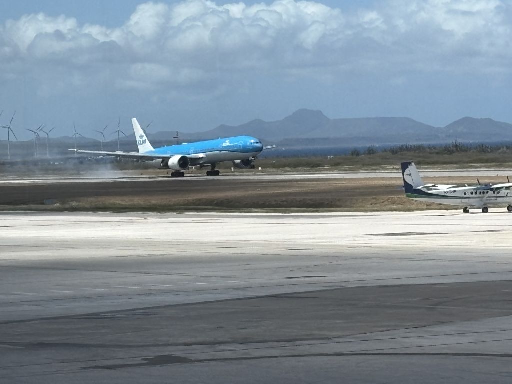 Boeing 777-200 (PH-BVW) - March 8, 2025. KLM flight landing from Amsterdam.