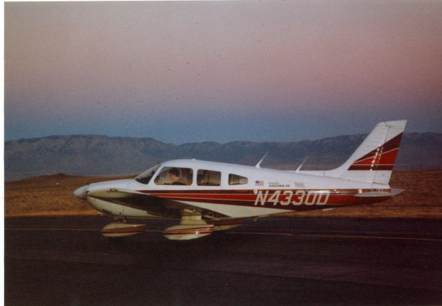 Piper Cherokee (N4330D)