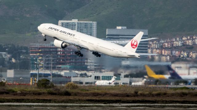 BOEING 777-300ER (JA738J)