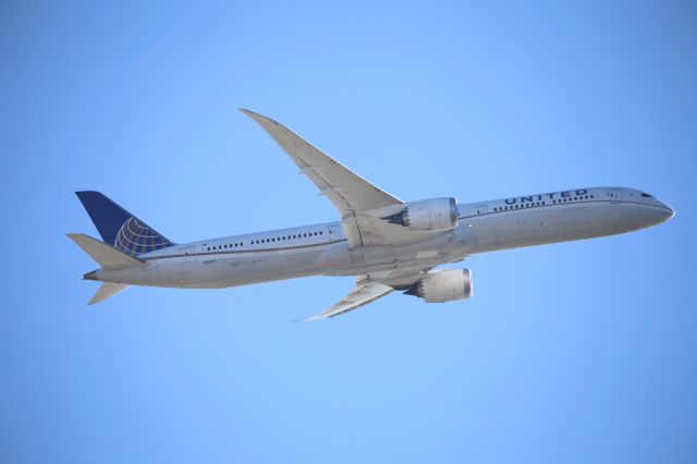 BOEING 787-10 Dreamliner (N16008)