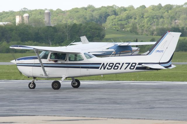 Cessna Skylane (N96718) - Seen at KFDK on 5/7/2011.