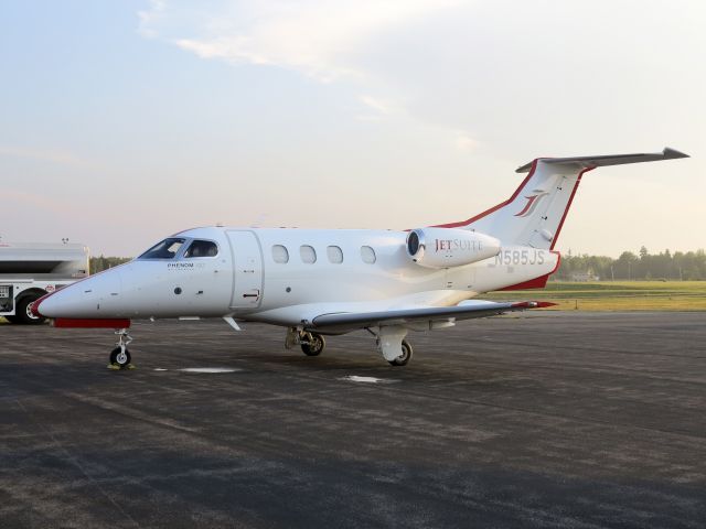 Embraer Phenom 100 (N585JS)