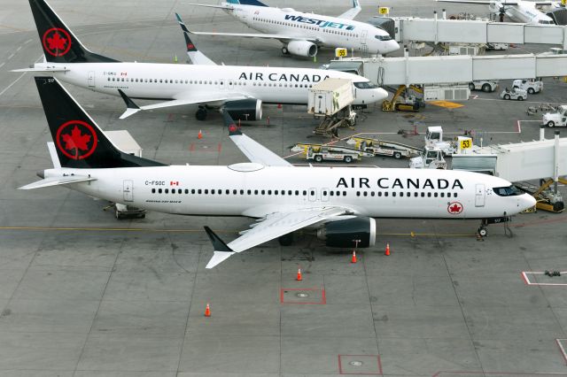Boeing 737 MAX 8 (C-FSOC)