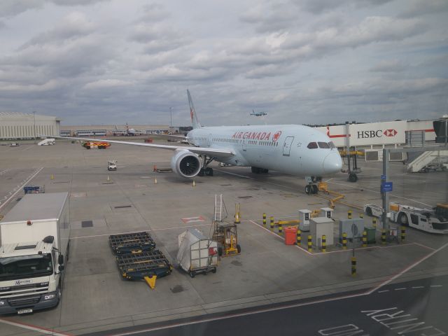 Boeing 787-9 Dreamliner (C-FGEO) - Air Canada C-FGEO (ACA859) at terminal 2 at LHR (London Heathrow) bound for YYZ Toronto.