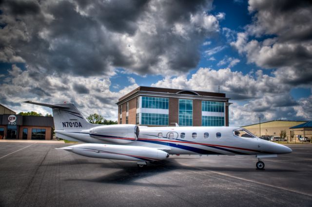 Learjet 35 (N701DA)