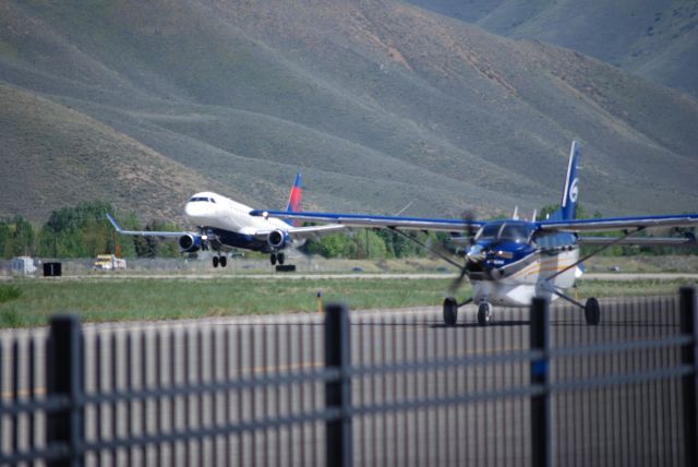 Embraer 175 (N281SY)