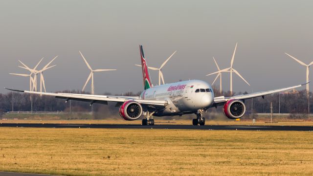 Boeing 787-8 (5Y-KZC)