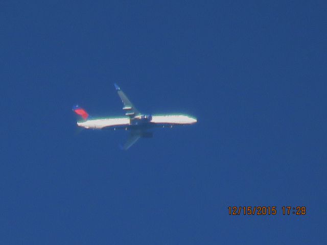 Boeing 737-900 (N831DN)