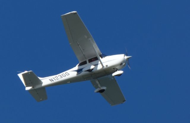 Cessna Skyhawk (N123GG) - Shown here is a Cessna Skyhawk making a pass by Monmouth Beach NJ in the Spring of 2017.