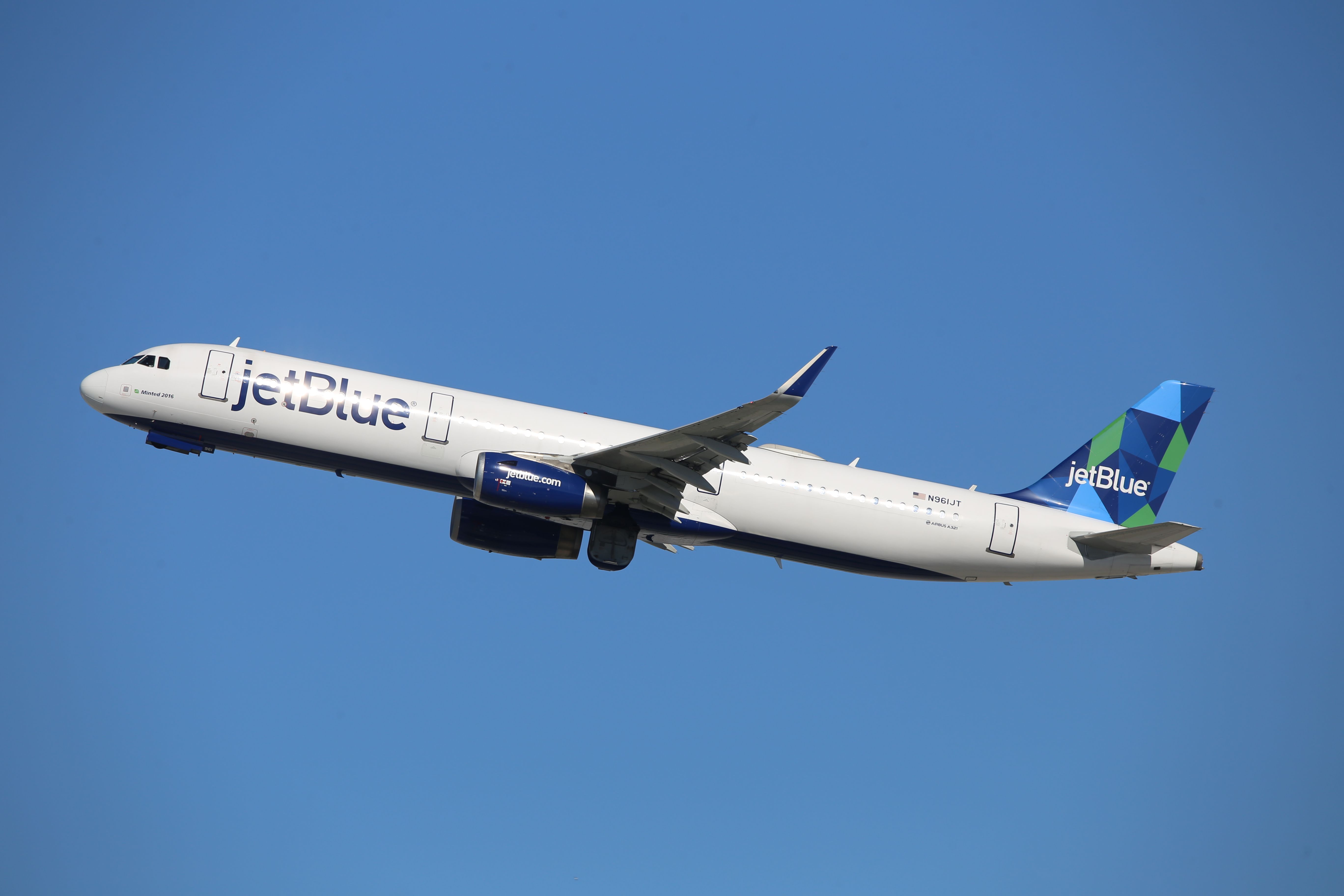 Airbus A321 (N961JT)