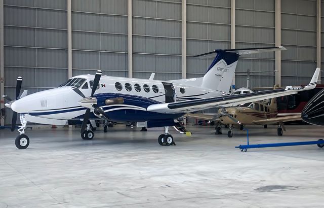 Beechcraft Super King Air 200 (XB-IHK)