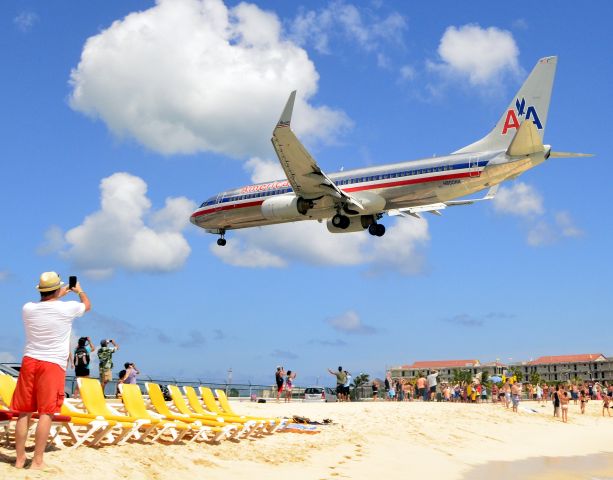 Boeing 737-800 (N800NN)