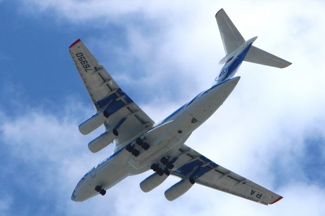 Ilyushin Il-76 (RA-76950) - Landing at Moffett Field May 1, 2016.