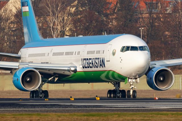 BOEING 767-300 (UK-67000)