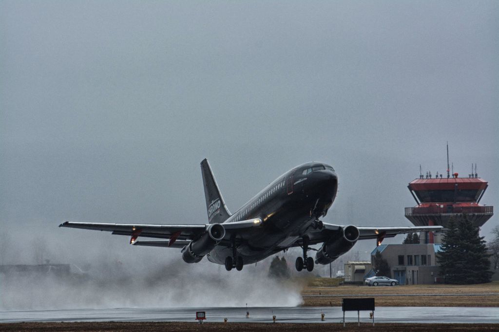 Boeing 737-200 (MBK790)