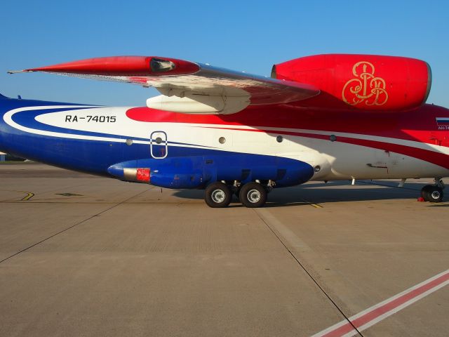 Antonov An-74-200 (RA-74015)