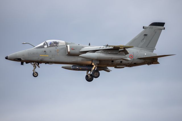 Embraer AMX — - MM7186 (51-50) - Aeritalia/Embraer AMX Ghibli - Aeronautica Militare (Italian Air Force) approaching runway 25 at the airbase ETNN/Nörvenich