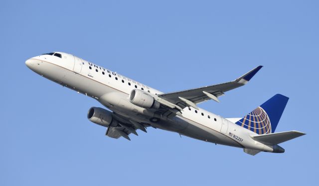 Embraer 175 (N122SY) - Departing LAX