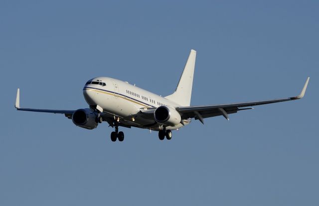 Boeing 737-700 (A6-RJX)