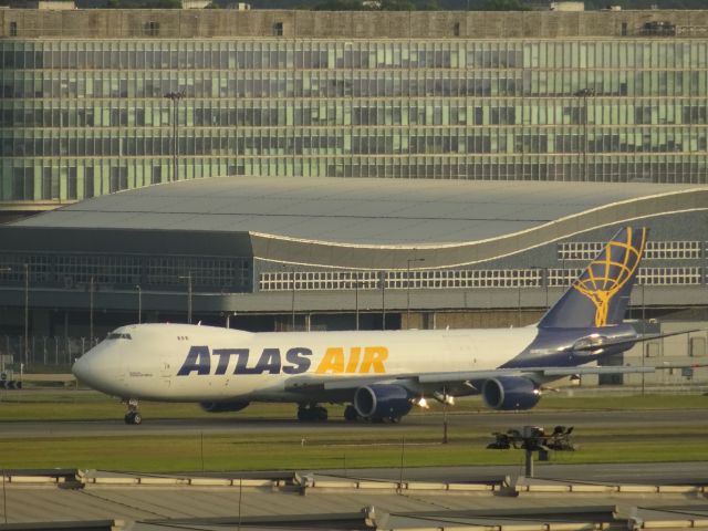 BOEING 747-8 (N852GT)