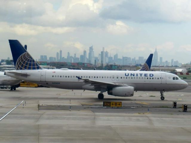 Airbus A320 (N434UA)