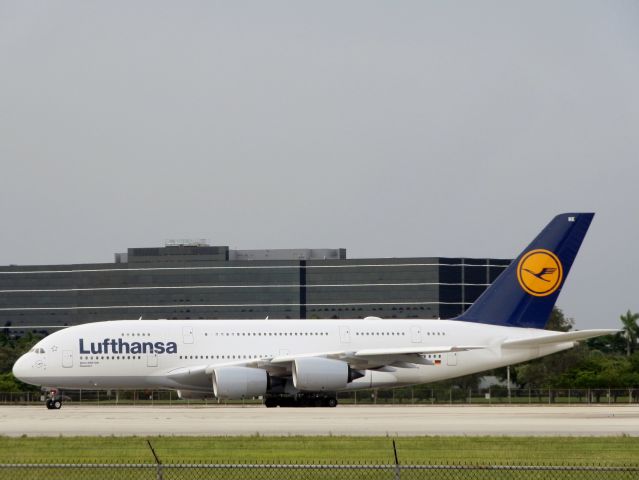 Airbus A380-800 (D-AIMK)