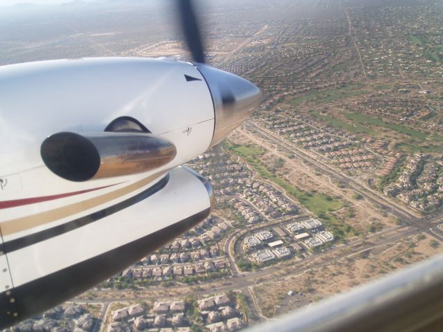 Beechcraft Super King Air 300 (N404EW) - Thats mi Casa. - Downwind to land on runway 21 in KSDL