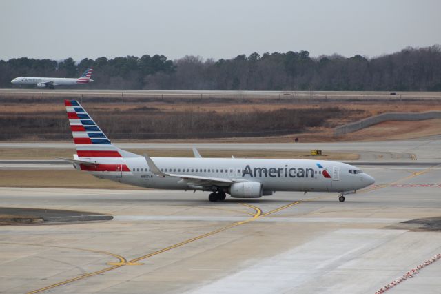 Boeing 737-800 (N907AN)