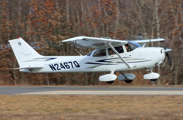 Cessna Skyhawk (N2467Q) - The instructor and his student rotate off of runway 20!