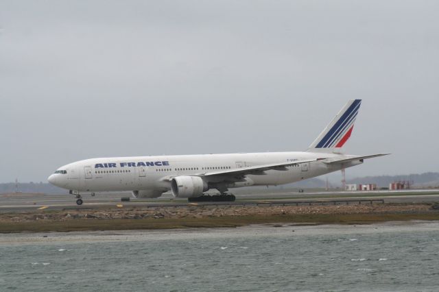 Boeing 777-200 (F-GSPG) - JFK weather diversion on 4/28/11.