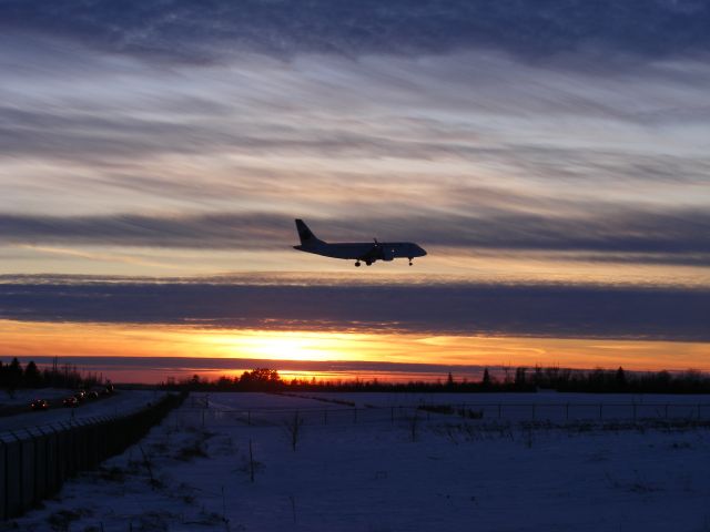 — — - landing on runway #32 as the sun sets.