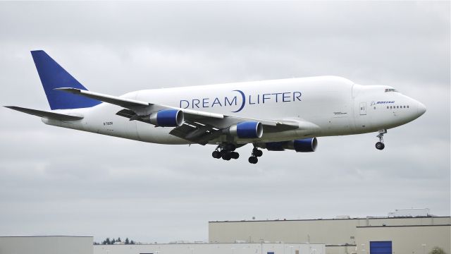 Boeing 747-400 (N718BA) - GTI4356 from KIAB on final to runway 16R on 4/18/13. (LN:932 cn 27042).