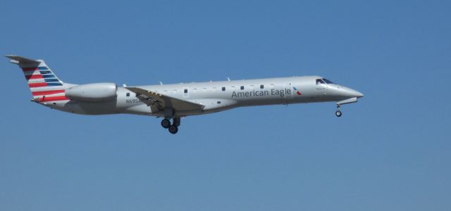 Embraer ERJ-145 (N695AE) - On final is this 2004 American Airlines Eagle Embraer 145LR in the Spring of 2021.