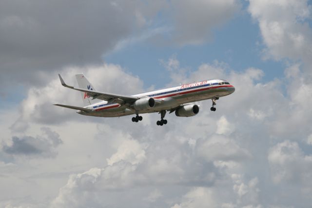 BOEING 767-300 (N674AN)