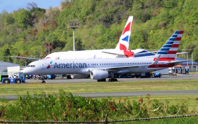 Boeing 757-200 (N185AN)