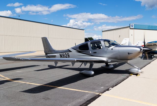 Cirrus SR-22 (N929)