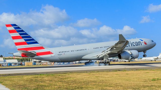 Airbus A330-200 (N293AY) - American Airlines N293Ay landing at St Maarten.