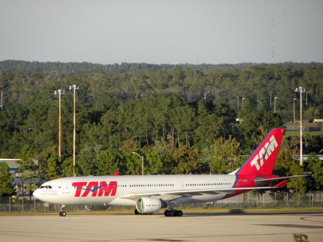 Airbus A330-200 (PT-MVE)