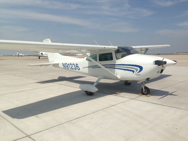 Cessna Skylane (N91236)