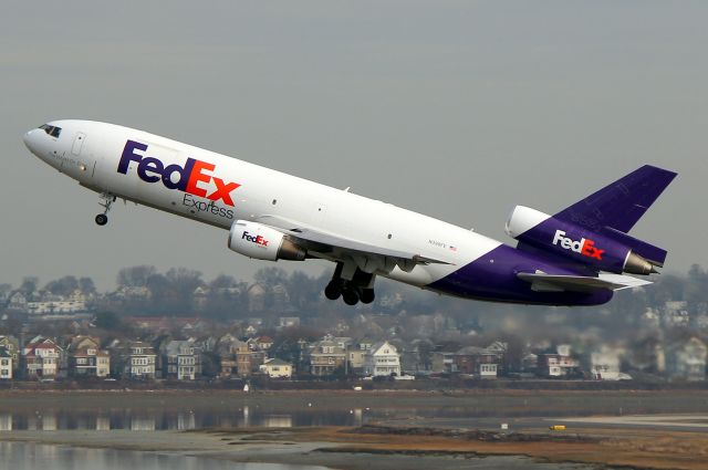 McDonnell Douglas DC-10 (N390FE) - FDX 647 to Memphis lifting off of 33L