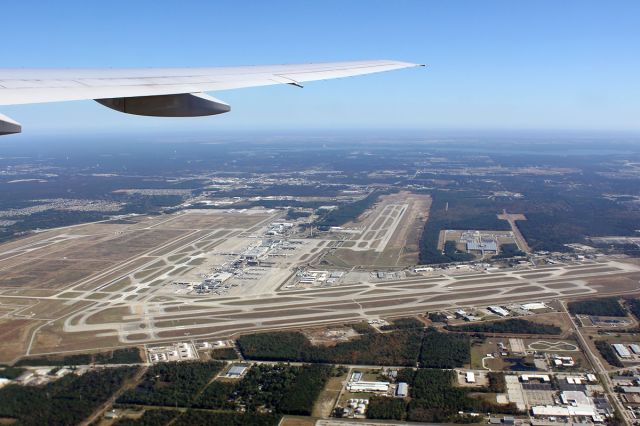 — — - Overview of Houstan Intl Airport on board a UA 772 to HND