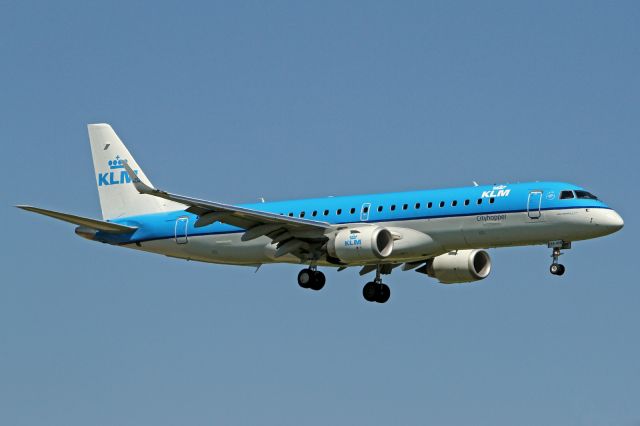 Embraer ERJ-190 (PH-EXA)