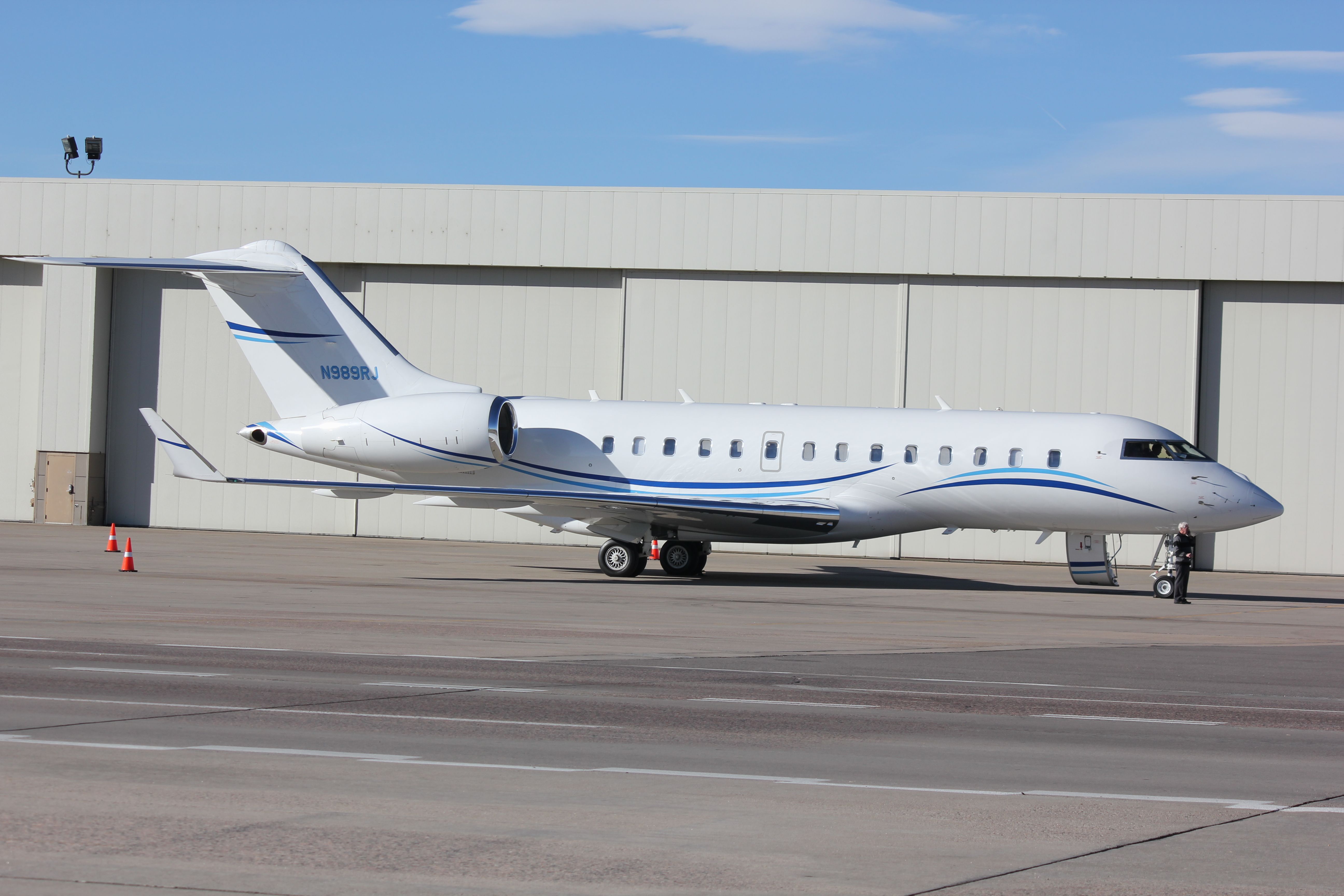 Bombardier Global 5000 (N989RJ)