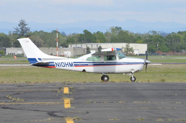 Cessna Centurion (N10HM) - Taxiing out for departure.