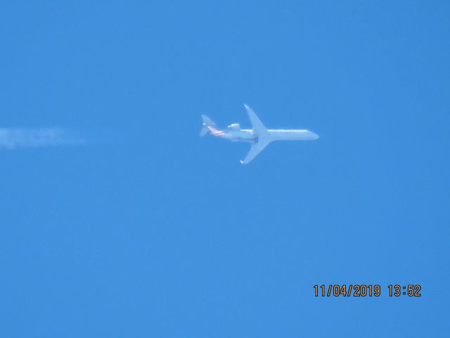Canadair Regional Jet CRJ-900 (N744EV)