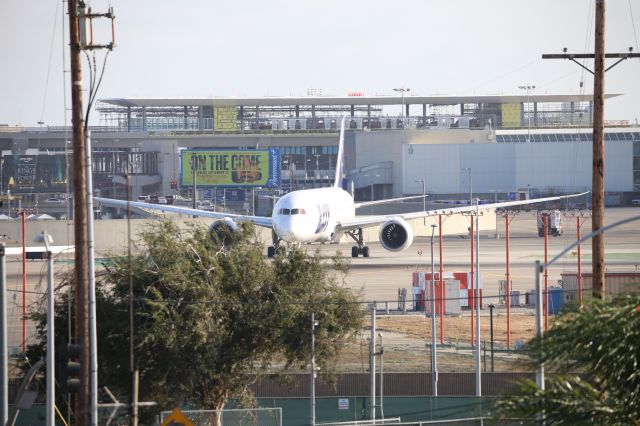 Boeing 787-8 (SP-LRB)
