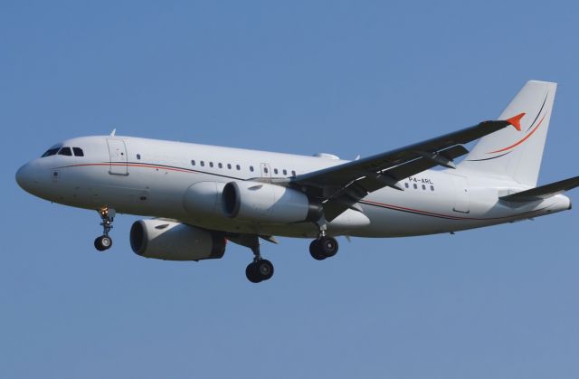 Airbus A319 (P4-ARL)